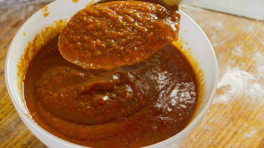 How to make pizza tomato sauce